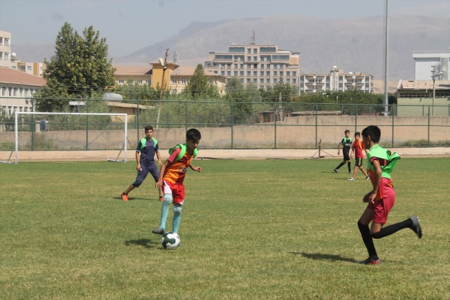 Silopi'de açılan futbol okulunda "geleceğin yıldızları" yetiştiriliyor
